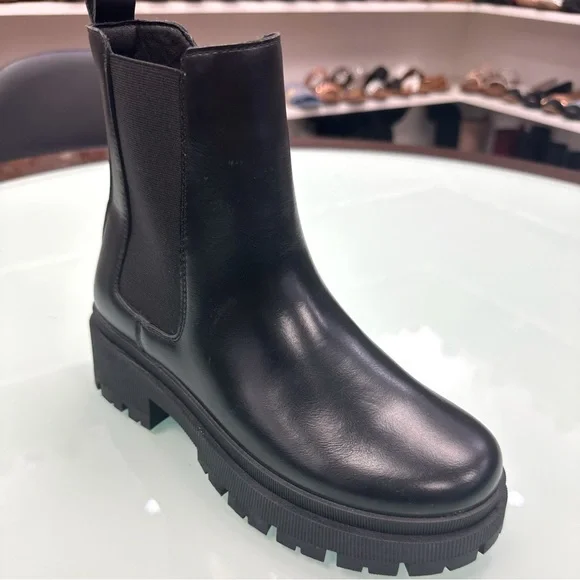 Classic Black Chelsea Combat Boots - Picture 4 of 4